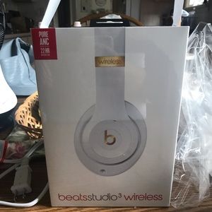 Wireless beats headphone